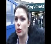 Brünettes Teenluder aus der Londoner U-Bahn gefickt