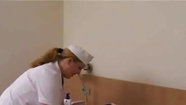 Fette Krankenschwester durchgenommen