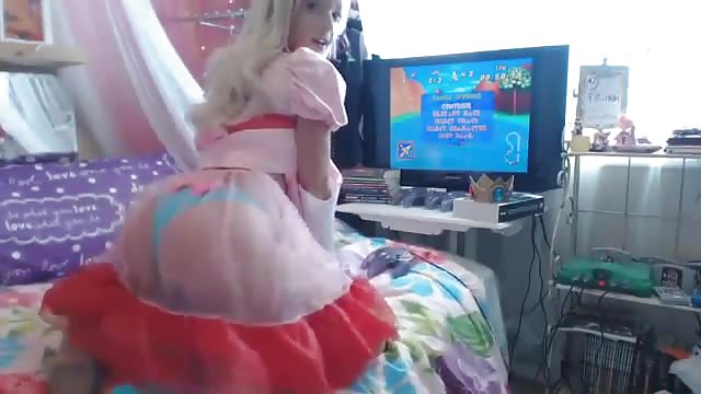 Twerking Gamer Girl