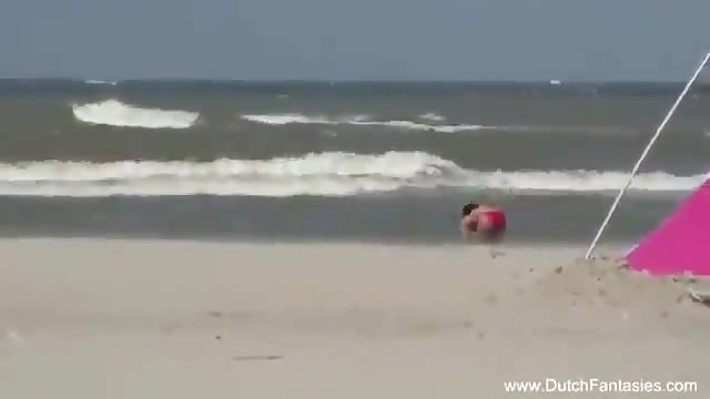 Am Strand zum Ficken verführt